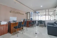 RedDoorz Plus @ Cirebon City Center Hotels in Kedawung