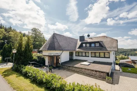 Hotel Parc Fermé Отели рядом с достопримечательностью «Cono's Paradise»