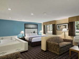 Super 8 by Wyndham Whitewater WI