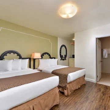 蘭喬帕洛斯弗迪斯美洲最佳價值酒店 鄰近愛荷華戰艦博物館的酒店