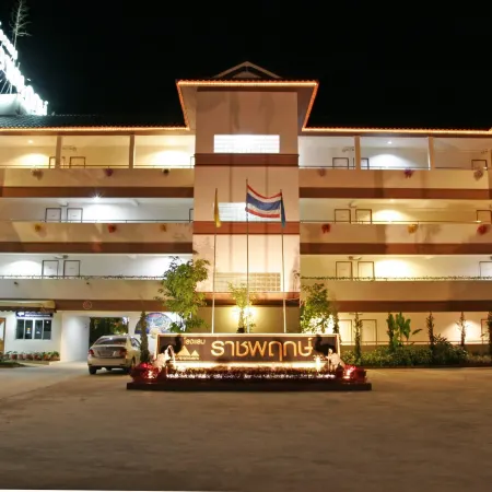 Ratchaphruek 2007 Hotel Отели рядом с достопримечательностью «Храм Пхатадсиджомтхонг»