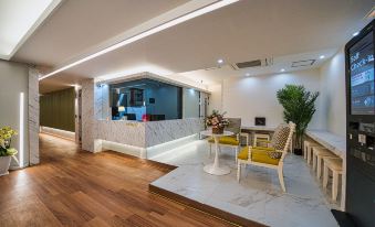 Gyeongsan City Hall Brown Dot