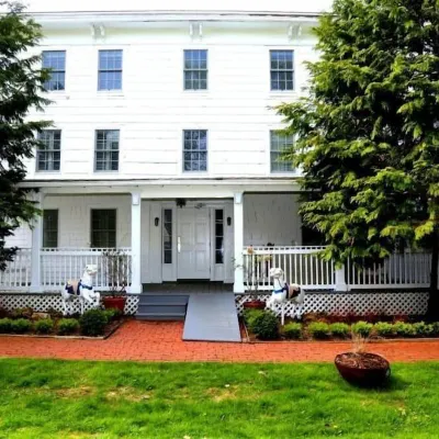 Harpoon House Hotels near Enramada Restaurant