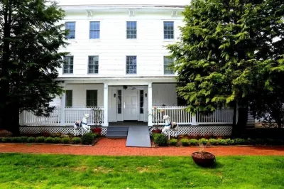 Harpoon House Hotels near Enramada Restaurant