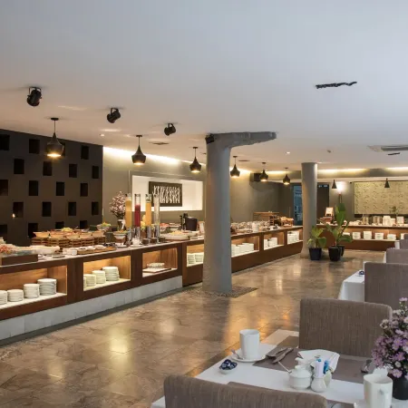 Pilgrimage Village Resort & Spa Отели рядом с достопримечательностью «Гробница императора Ты Дыка»