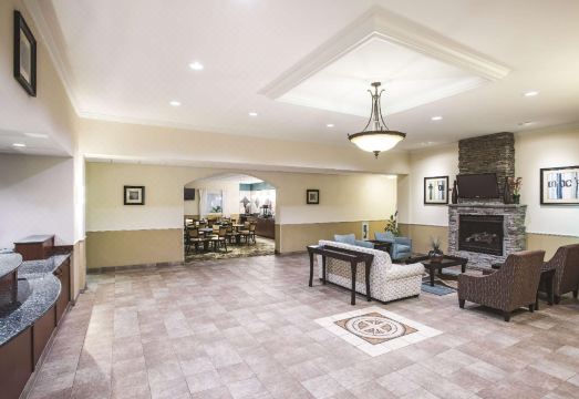 2. 라 퀸타 인 &..