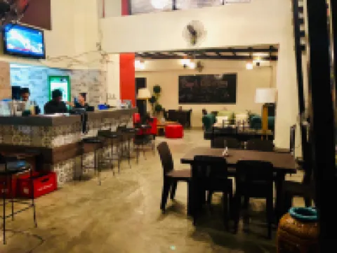 โรงแรมโฮมทาวน์ บาโกโลด - ลัคสัน