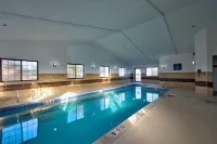 Best Western Hampshire Inn  Suites - piscina