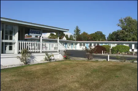 Anchor Inn Motel by Loyalty Отели рядом с достопримечательностью «Peace Arch State Park»