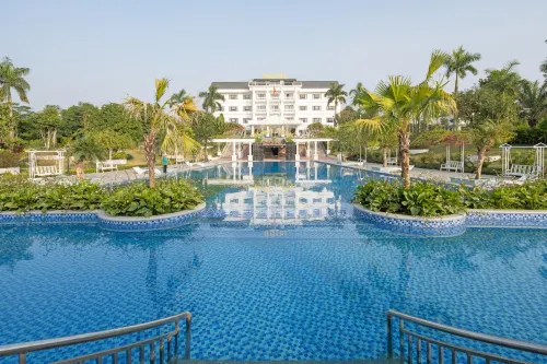 La Saveur de Hoa Binh Resort Hotels in Cao Ram