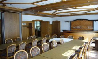 Hotel Altbacher Hof - Housity