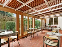 The North Shore Hotel - parcheggio