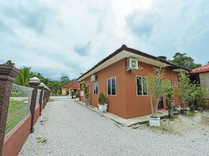 OYO 90642 Twin Mutiara Chalet & Homestay