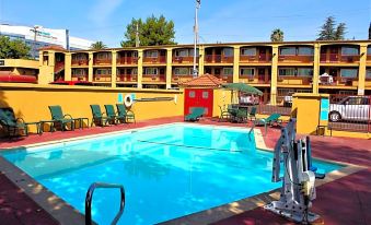 The Midtowner Hotel Thumbnail
