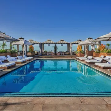 Sixty Beverly Hills Отели рядом с достопримечательностью «Golden Triangle»