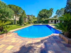 Catalunya Casas: Two Neighbouring Villas for 14-28 People, Only 10 km to The Beach!