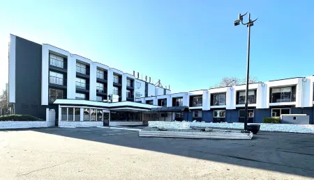 The Vic, Ascend Hotel Collection Отели рядом с достопримечательностью «Парк штата Голдстрим»