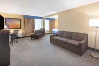 Days Inn & Suites by Wyndham Grand Rapids Near Downtown - 2-Star