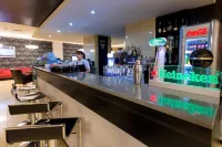 雅西市中心溫德姆華美達飯店 - 酒吧