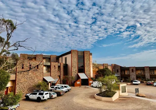 Desert Cave Hotel - Parking