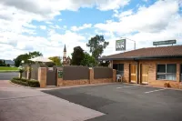 Cousins Motor Inn