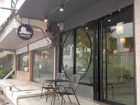 Ekanekhostel Hotels near Chulalongkorn University