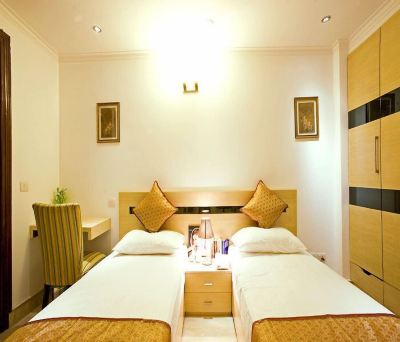 ラグジュアリークイーンルーム エバーグリーン スイーツ ディフェンス コロニーの写真