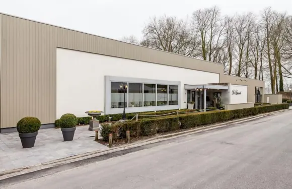 德利瑟瓦爾酒店