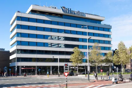 Volkshotel Отели рядом с достопримечательностью «Stichting The Network University»