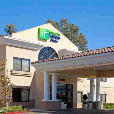 Holiday Inn Express & Suites Valencia - Santa Clarita Hotel Exterior