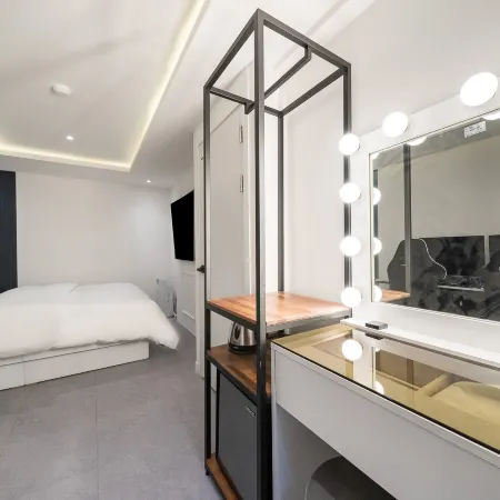 Hotel C-Line