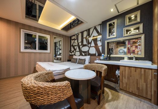 주차장 및 복도 전경