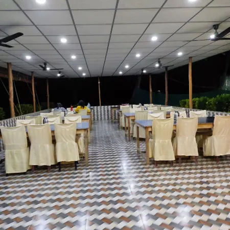 Honey Moon Beach Resort Отели рядом с достопримечательностью «Радханагар Бич»