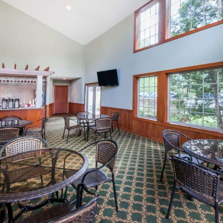 Howard Johnson by Wyndham Traverse City