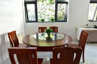 Backing Mountain Garden Farmhouse