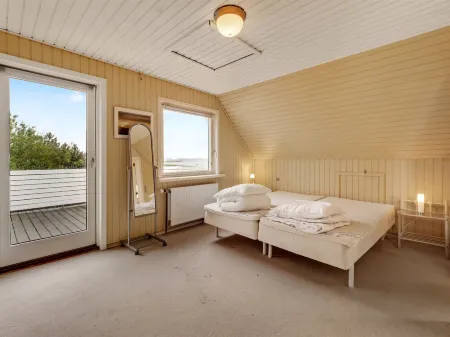 "Emmie" - 50m to the Fjord