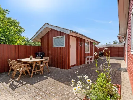 "Mina" - 1.4km from the Sea Отели в г. Hals