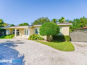 Stunning House With Pool At Coral Gables Miami