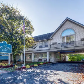 The Farmington Inn and Suites Hotels near Pine Lake Park