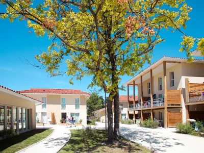 Le Petit Pont Hotels near Hourtin Plage