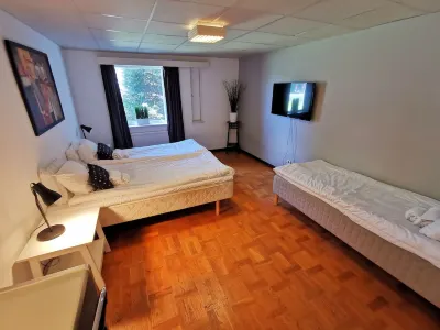 Green Door Hotel Hotels in Soderakra