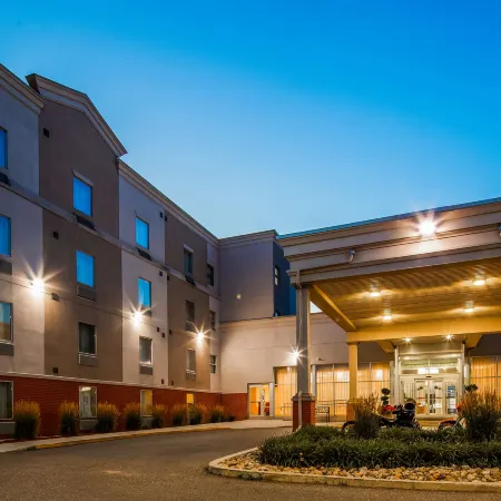 Best Western Plus Bowmanville