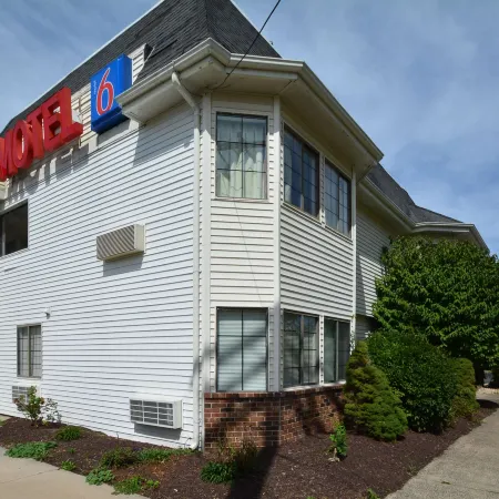 Motel 6 Wethersfield, CT - Hartford Отели рядом с достопримечательностью «Капитолий штата»