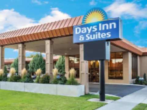 Days Inn & Suites by Wyndham Logan Hotels in Logan