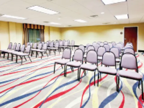 La Quinta Inn & Suites by Wyndham Warner Robins - Robins AFB Hotels in Warner Robins