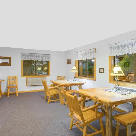 Super 8 by Wyndham Lake George/Warrensburg Area Отели рядом с достопримечательностью «Озеро Лейк-Джордж»