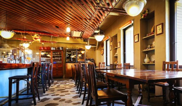 후쿠이 호텔의 깔끔한 객실 및 욕실 모습