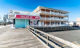 Boardwalk Hotel Charlee & Apartments Beach Hotel Oceanfront