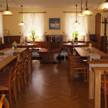 Hotel & Pension Müllers Gasthof Отели рядом с достопримечательностью «Дрезденская пустошь»