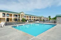 Quality Inn Calhoun North I-75 Hotels in Calhoun